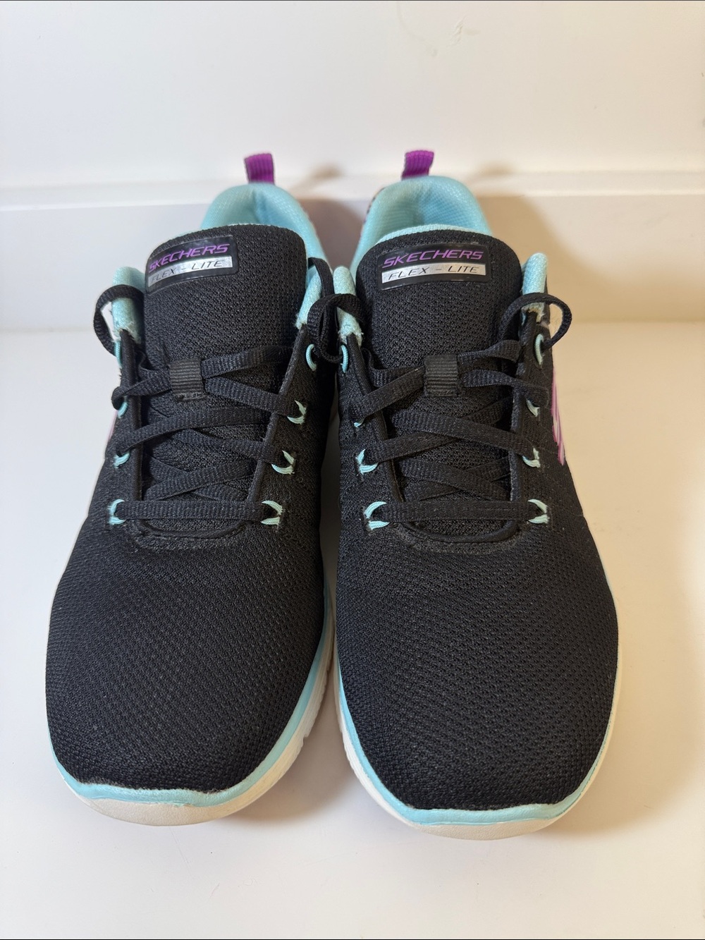 Skechers Flex-Lite Black Sneakers w/ Aqua Lining and Purple Pull Tabs - Size 8